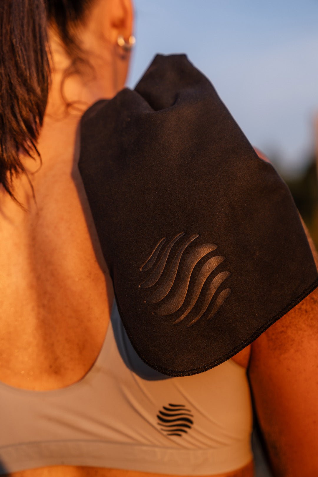 Ultralight Beach Towel Hero Shot 01-Black